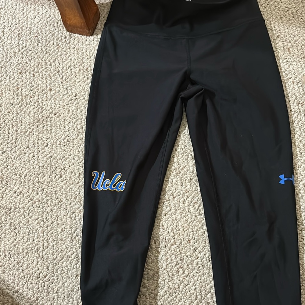 Women’s black  ucla leggings 25”. Medium.